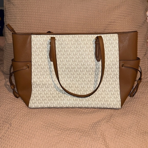 Michael Kors handbag and matching wallet - Picture 2 of 9